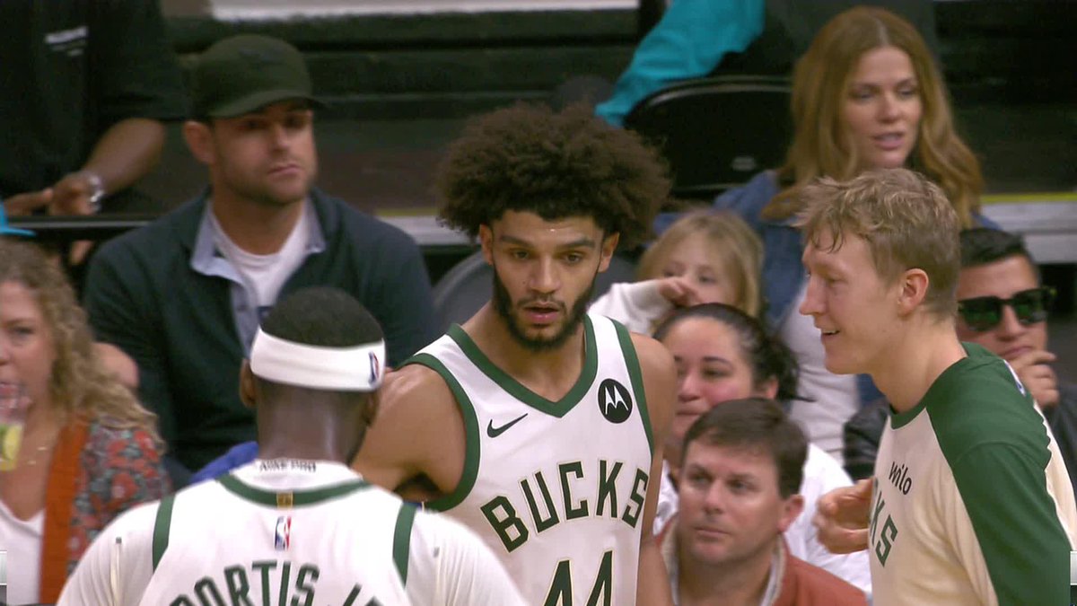 He understands it now 😤 Andre Jackson Jr. hits back-to-back triples in Q4 ✨