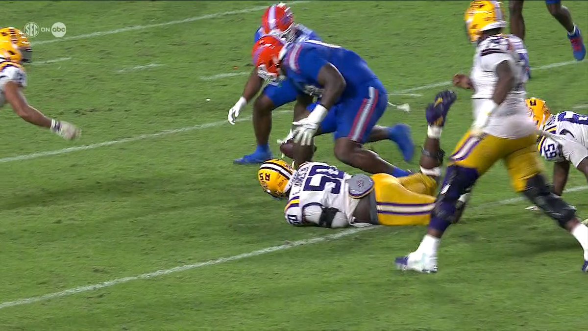 CHAOS AT THE SWAMP 😱 LSU LINEMAN FUMBLES AND FLORIDA RECOVERS 😳