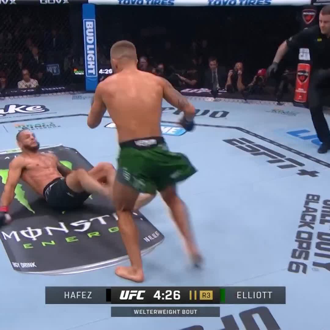 THE WELSH GANGSTER 🏴 Oban Elliott Official lighting up Madison Square Garden with a BIG KO 🔥 Watch our #UFC309 prelims LIVE NOW on UFC FIGHT PASS 📺