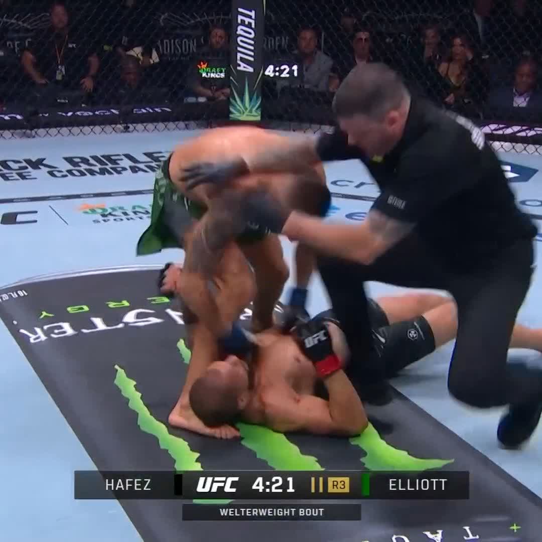 THE STREAK CONTINUES 🏴󠁧󠁢󠁷󠁬󠁳󠁿 Oban Elliot gets his first UFC KO and his THIRD win of 2024! #UFC309