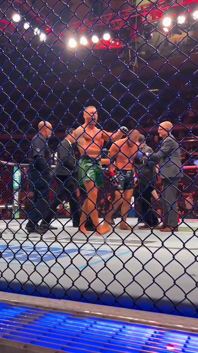 "I believe in you, stud." - Chael Sonnen Did Mystic Chael foresee a big K.O. from Oban Elliot? 🔮 #UFC309