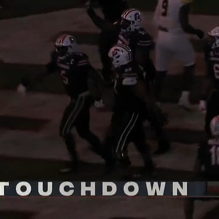 "THE BUILDING IS LITERALLY SHAKING. It felt like an earthquake when he got in!" SOUTH CAROLINA REGAINS THE LEAD WITH 15 SECONDS TO PLAY 🚨 South Carolina Football x 📺 SEC Network