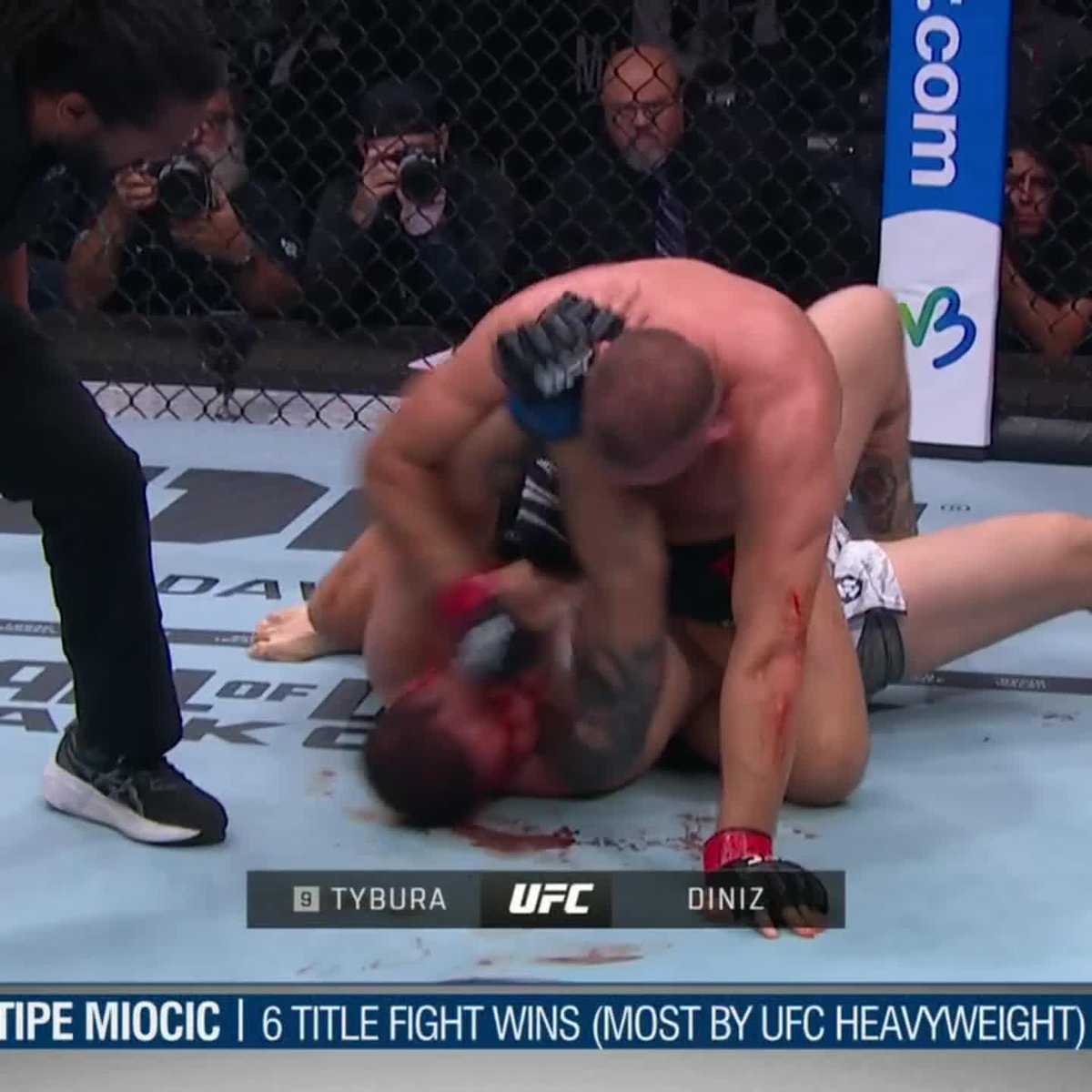 We just witnessed an ASS WHOOPIN at #ufc309 Spinnin Backfist