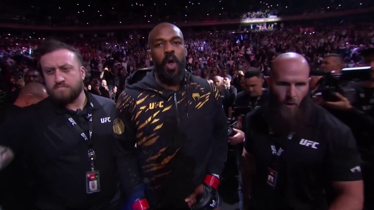 L'ENTRÉE ABSOLUMENT MAGNIFIQUE DE JON JONES 🐐