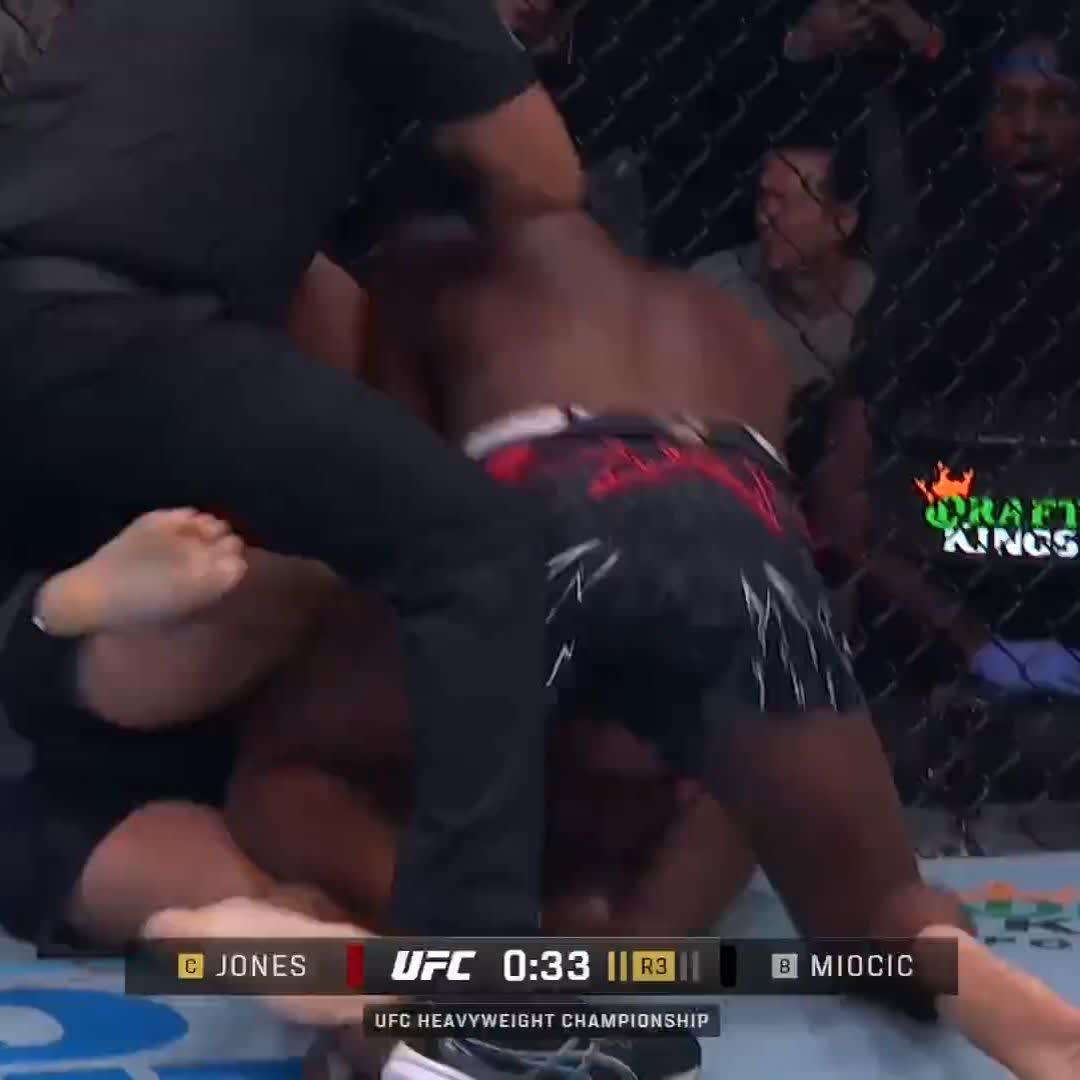 JON. BONES. JONES. 🏆 Jonny Meat defends his title with a TKO in round 3! #UFC309