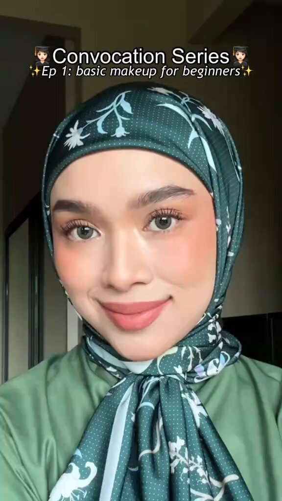 Mana gegirls yang nk konvo tu? Yg teringin nak mekap tapi xreti? Meh tengok ni Sofea ada tunjuk cara basic makeup for beginners. Makeup simple tapi still nampak cantik &amp; tak kosong 😍