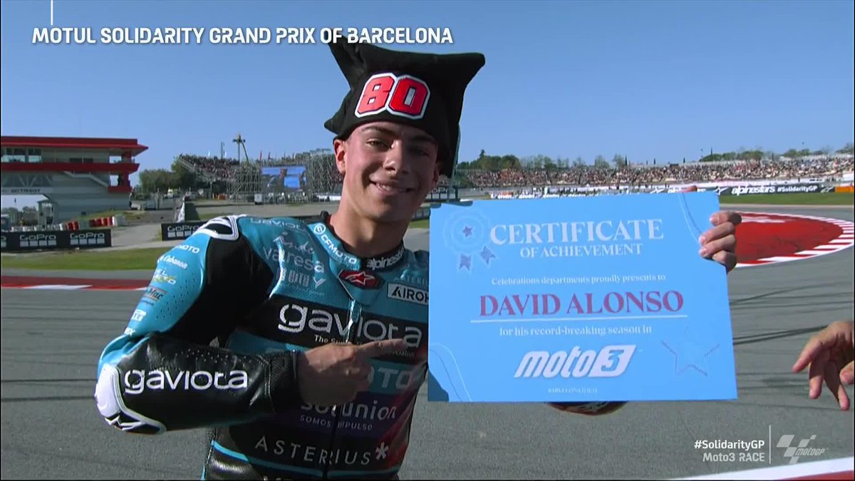 That deserves a special celebration indeed! 🤩 A perfect send-off victory to GRADUATE to #Moto2 next year 🎓 #SolidarityGP 🏁