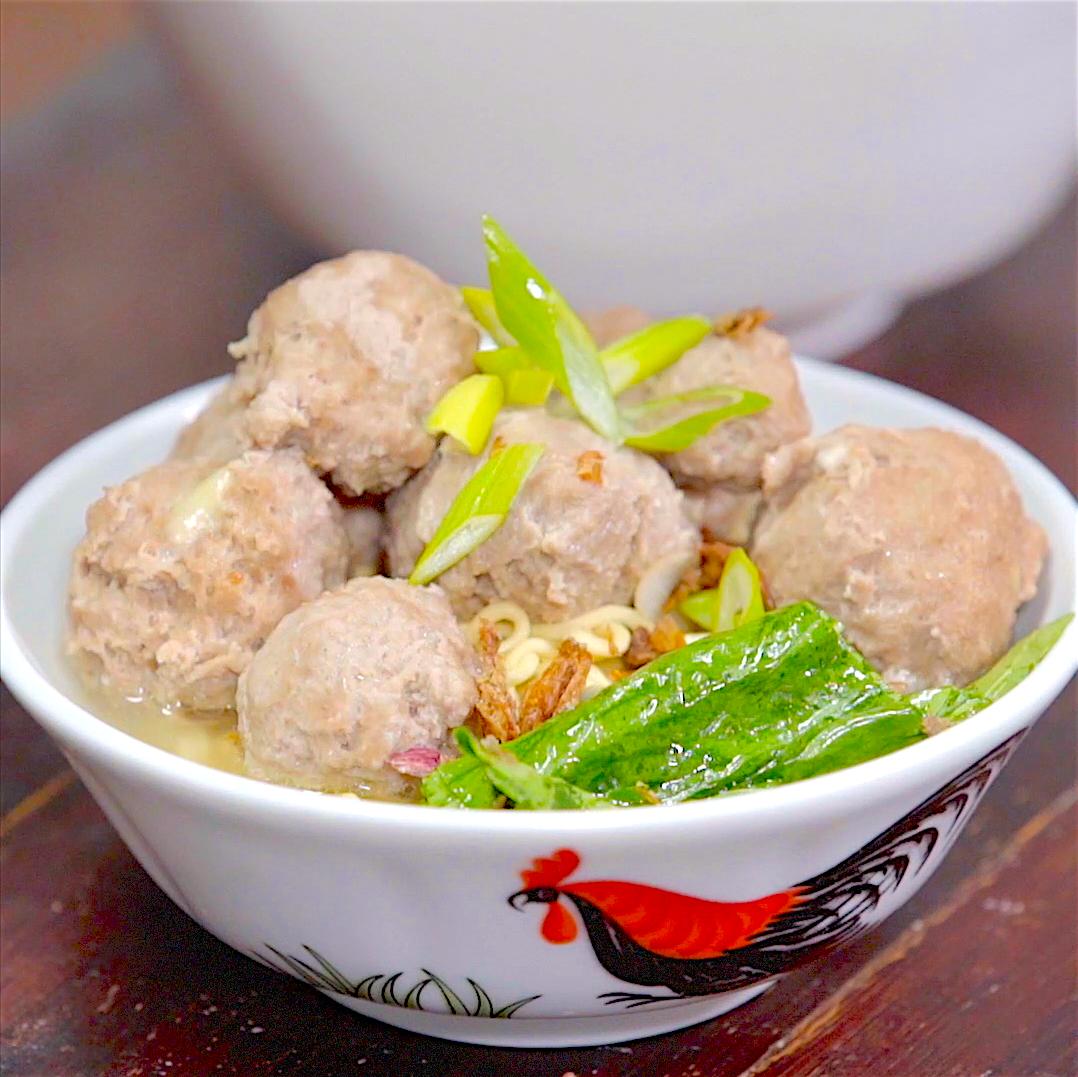 Bakso langganan dapat sedikit, mending kamu bikin bakso di rumah aja rasanya gak kalah enak kaya bakso abg'...