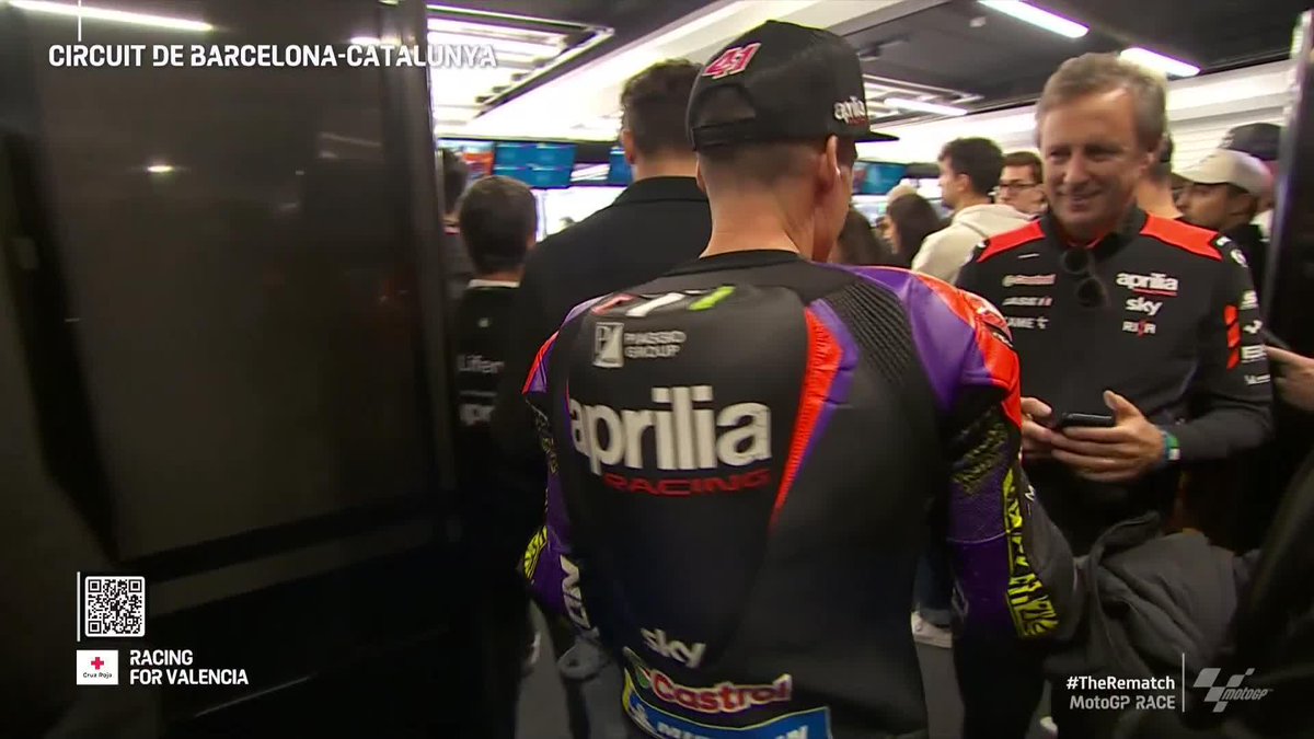 #GrazieCapitano ❤️ A round of applause to Aleix Espargaró ahead of this special final race! #SolidarityGP 🏁