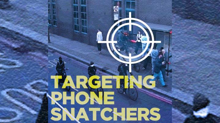 Watch as officers pursue an e-bike phone thief behind multiple robberies across Hackney and Islington. Our robbery patrol team called on support from the police helicopter to track the thief as he tried to escape. Arrest made. 👏