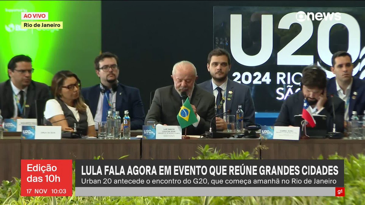 A porca da Janja limpando o nariz na frente de todo mundo. Que mulher sem classe!
