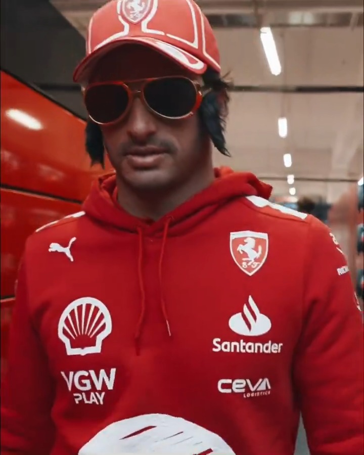 .Carlos Sainz channeled his inner ‘Elvis’ last year 👌 #LasVegasGP #F1