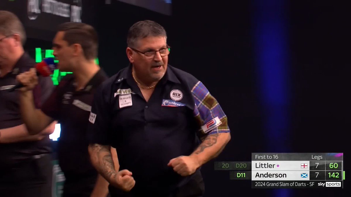 ASTONISHING FROM ANDERSON! 🔥 Gary Anderson is PUMPED right now! The Flying Scotsman rattles in a HUGE 142 checkout to make it four legs on the spin, and he leads Littler 8-7! 📺 #GSOD | SF