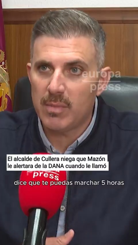 El alcalde de Cullera, Jordi Mayor, niega que Carlos Mazón le alertara de la DANA cuando le llamó y critica que "no estaba donde debía estar": "Una conversación más propia de café, copa y puro no es lo que merecen las víctimas"