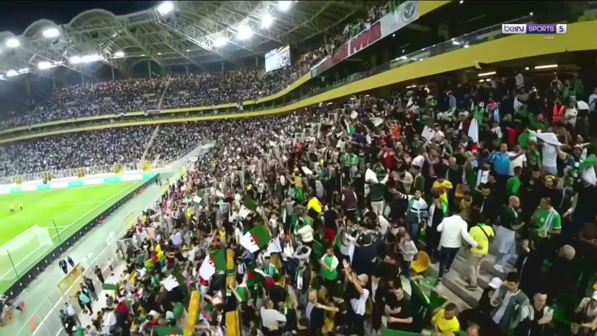 🇩🇿🏟️ Le Stade Hocine-Aït-Ahmed est plein pour le match entre l'Algérie et le Libéria !