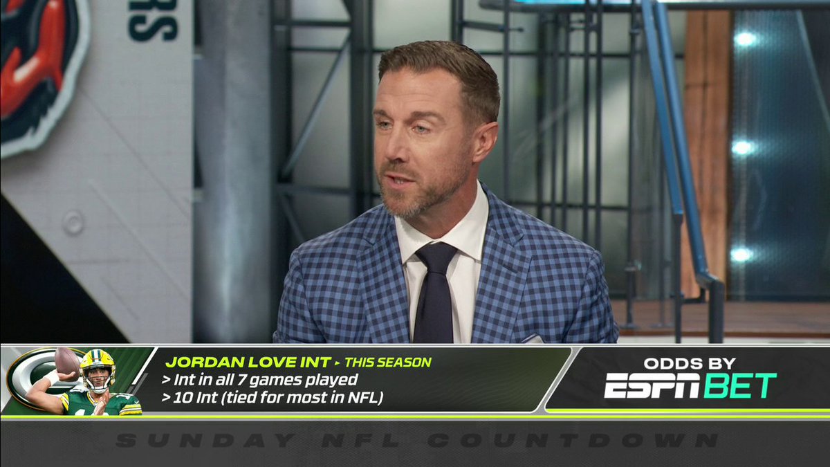 "This team has the capability to win a championship. Do not make him a game manager." Alex Smith believes Jordan Love is "a monster" and the Packers need to "keep their foot on the gas." 🚗