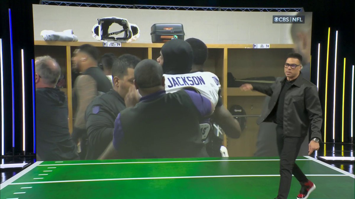 "Lamar, give me a high five bro" 🤣 Jason Bell takes a look at what has made Lamar Jackson so successful this season 🔥
