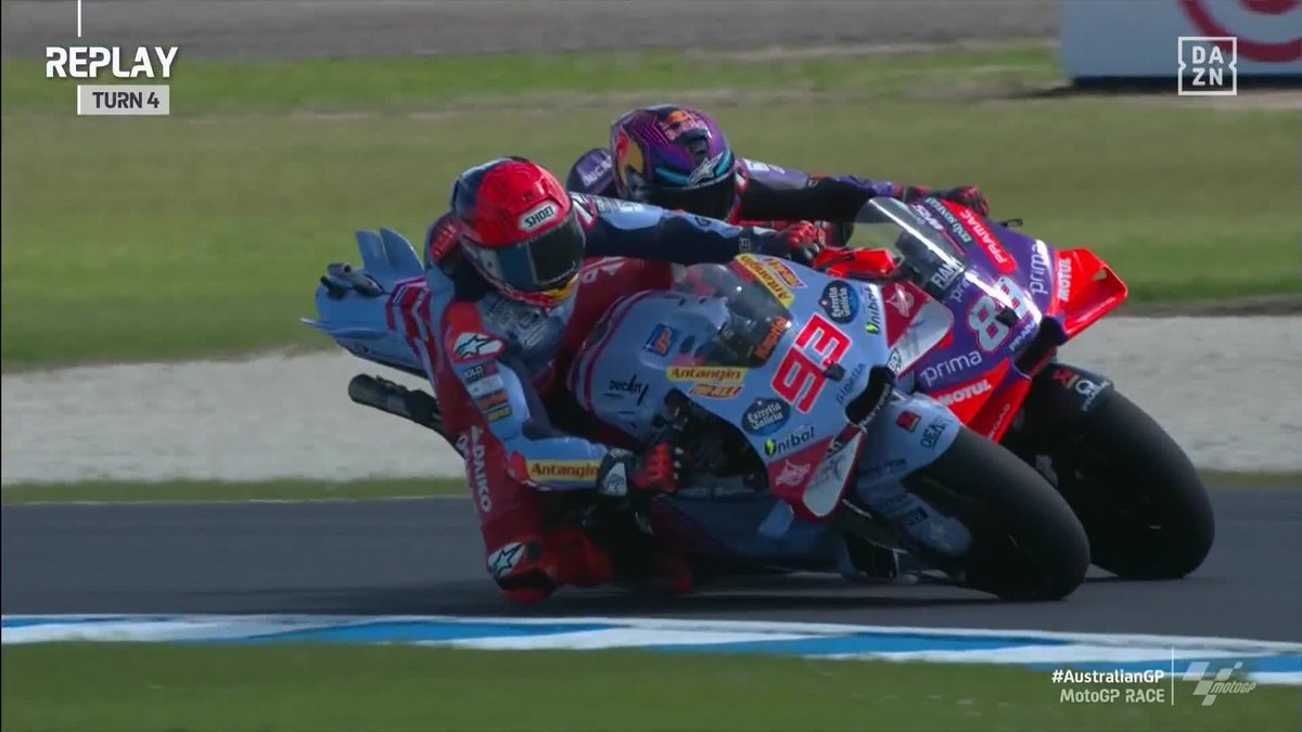 🔥 El mejor adelantamiento del año es para Marc Márquez por esta locura ante Jorge Martín Almoguera 😍 #MotoGPAwards✨