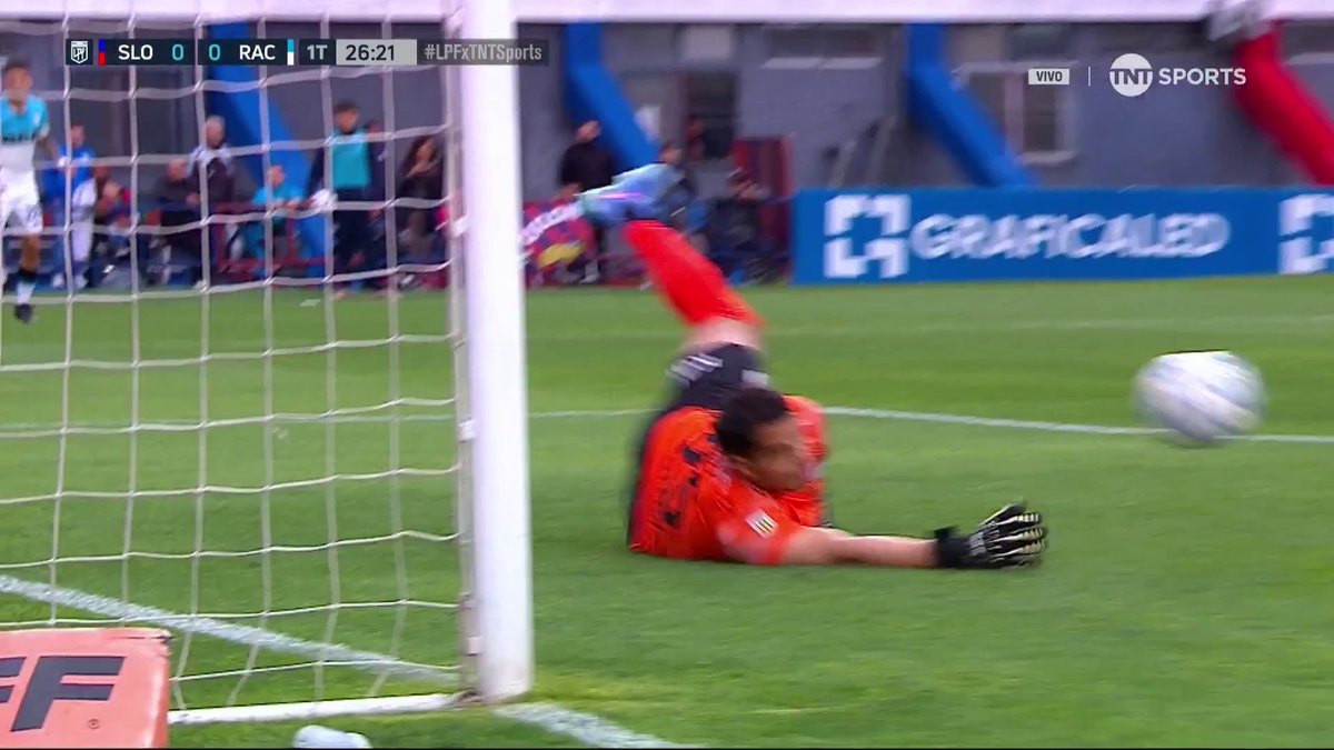 Míralo a Gonzalito Luján, un tipo que demuestra, cada vez que le toca jugar, que no le interesa estar en San Lorenzo. Y acá lo premian con la cinta de capitán, insólito.