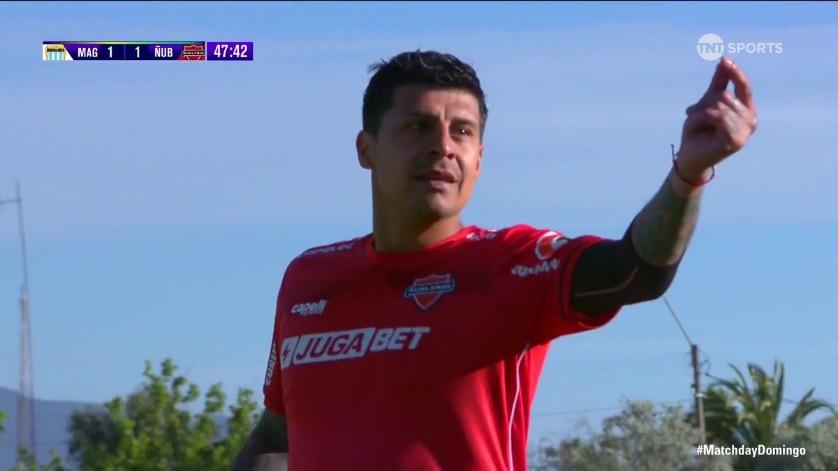 👏⚽👹 ¡Qué pedazo de gol! Patricio Rubio se lució en este #MatchdayDomingo y sacó este tremendo latigazo para igualar el partido en San Bernardo. Con esto, Ñublense es finalista de la #CopaChileCocaColaSinAzúcar2024.