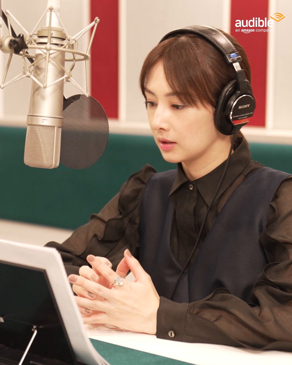 もう聴いた？ ￣V￣￣￣￣ #湊かなえ さん著 長編ミステリー『落日』 朗読は #北川景子 北川景子/ Keiko Kitagawa さんˊ˗ 今回はAudibleでしか見ることのできない 収録風景をお届け📢 🔽北川景子さんのインタビューの全容はこちら。