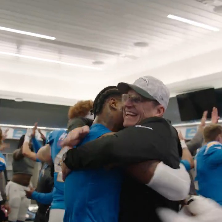 🚨ELECTRIC: JIM HARBAUGH’S POSTGAME SPEECH IN THE #CHARGERS LOCKER ROOM WAS FIERY AND PERFECT. “Played our best when our best was needed.” “Whose got it better than us??? NOBODY.” No team has better vibes in the league right now than the CHARGERS 👀👀👀