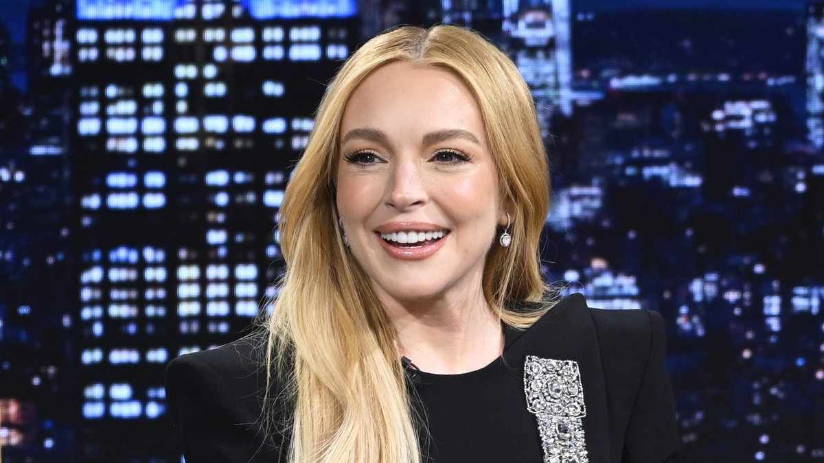 .Lindsay Lohan announces that Pink Slip will be reuniting on Freakier Friday! #FallonTonight