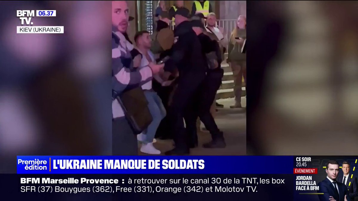 🇺🇦🇷🇺 FLASH | En Ukraine, des hommes sont arrêtés en pleine rue et forcés de partir au front dans la guerre contre la Russie.