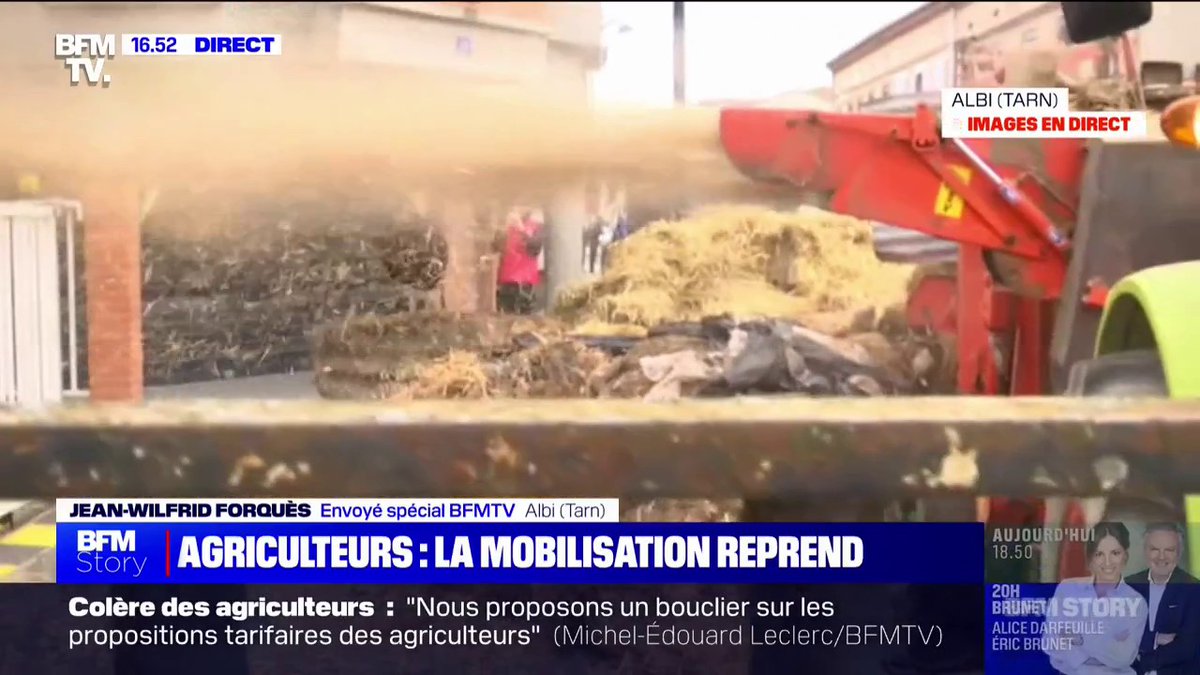 🚜❌ ALBI BLOQUÉE ! Les collègues paysans mènent actuellement une action à la cité administrative d’Albi. Du fumier et de la paille viennent d’être jetés devant la DDT du Tarn #RevoltePaysanne