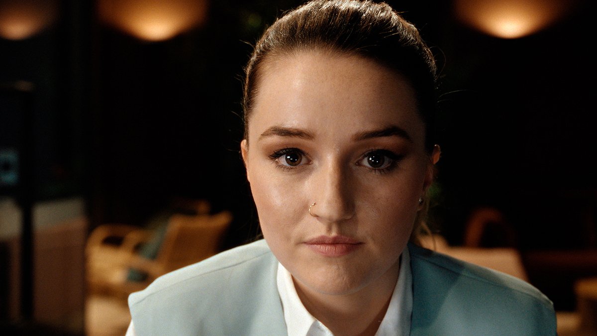First trailer for ‘APPLE CIDER VINEGAR’, a series that follows Kaitlyn Dever as a woman who fakes having brain cancer to boost her social media following. Coming soon to Netflix.