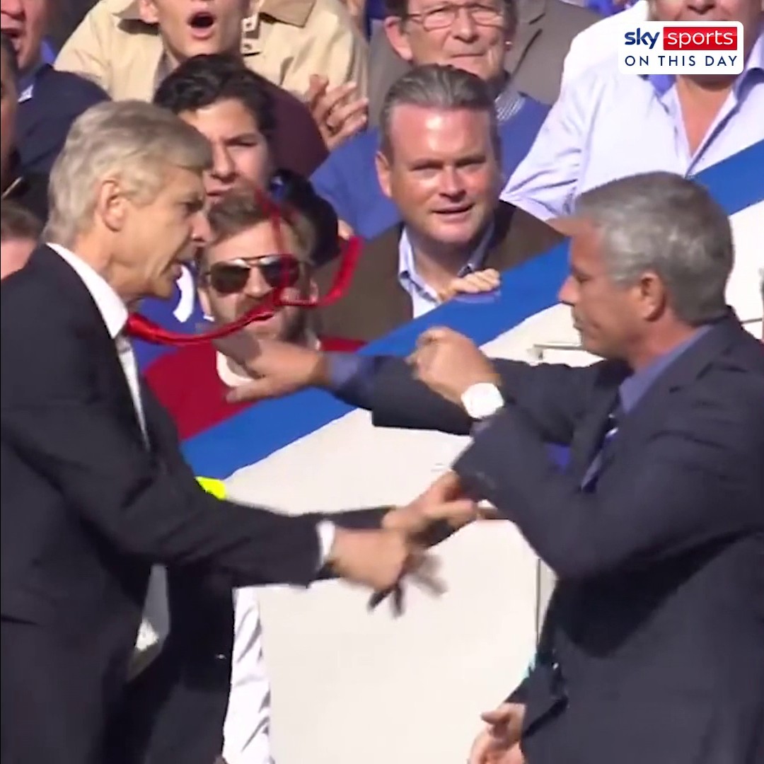 Footballers can be funny but have you met football Coaches??? They are even Funnier Here’s a thread of some Funny Coaches in their worst moments. 1. The spat between Mourinho and Wenger never got resolved.