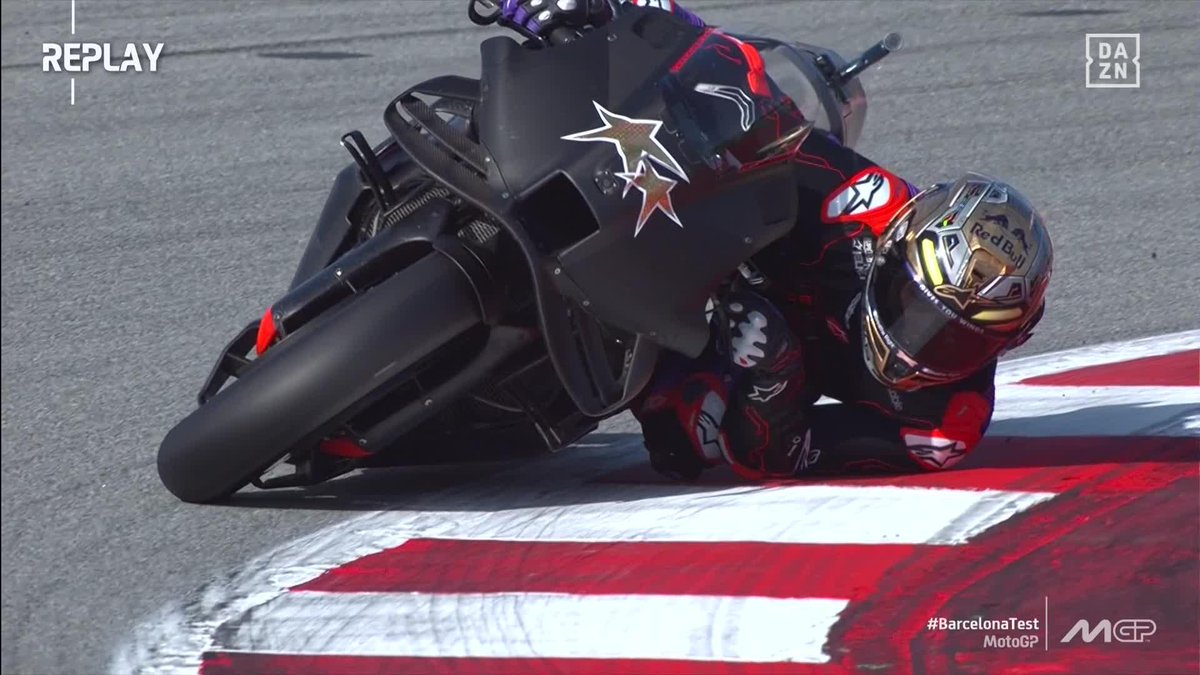 Dos vueltas con la Aprilia. Y sí... ya tumba como si llevara toda la vida 🤩 La primera toma de contacto de Jorge Martín Almoguera con su nueva moto... Nada mala 😏🔥 #BarcelonaTest #MotoGP 🏁