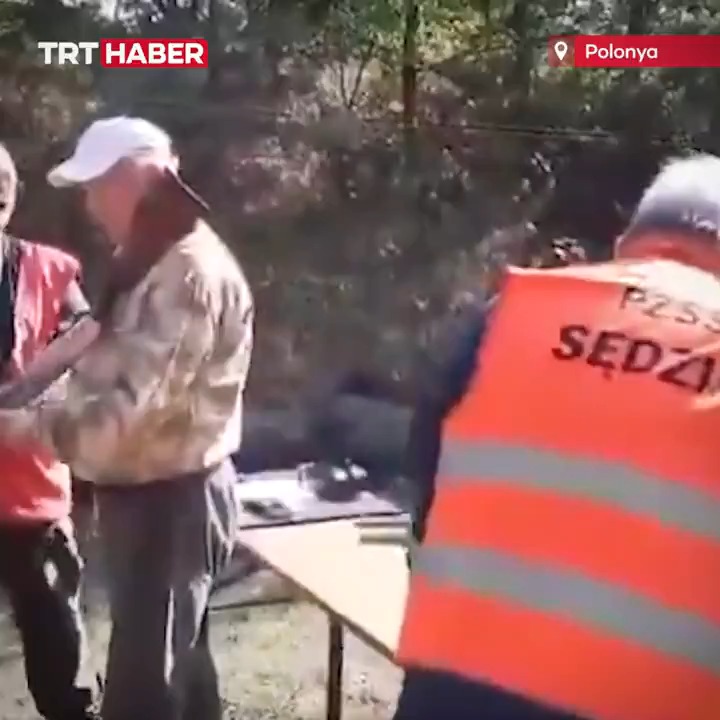 Polonya'da düzenlenen atıcılık yarışmasında jüri yanlışlıkla atıcıyı vurdu.
