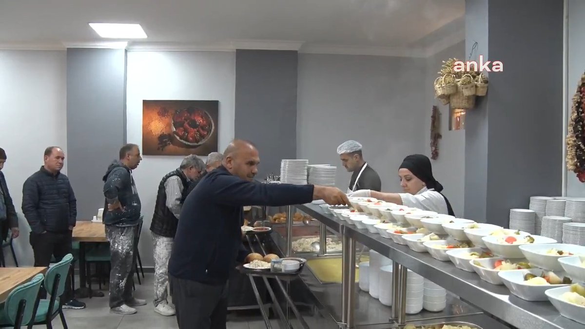Halk Lokantası’na giden Diyarbakırlılar: “70 TL’ye 4 çeşit yemek yiyoruz, harika bir şey.”