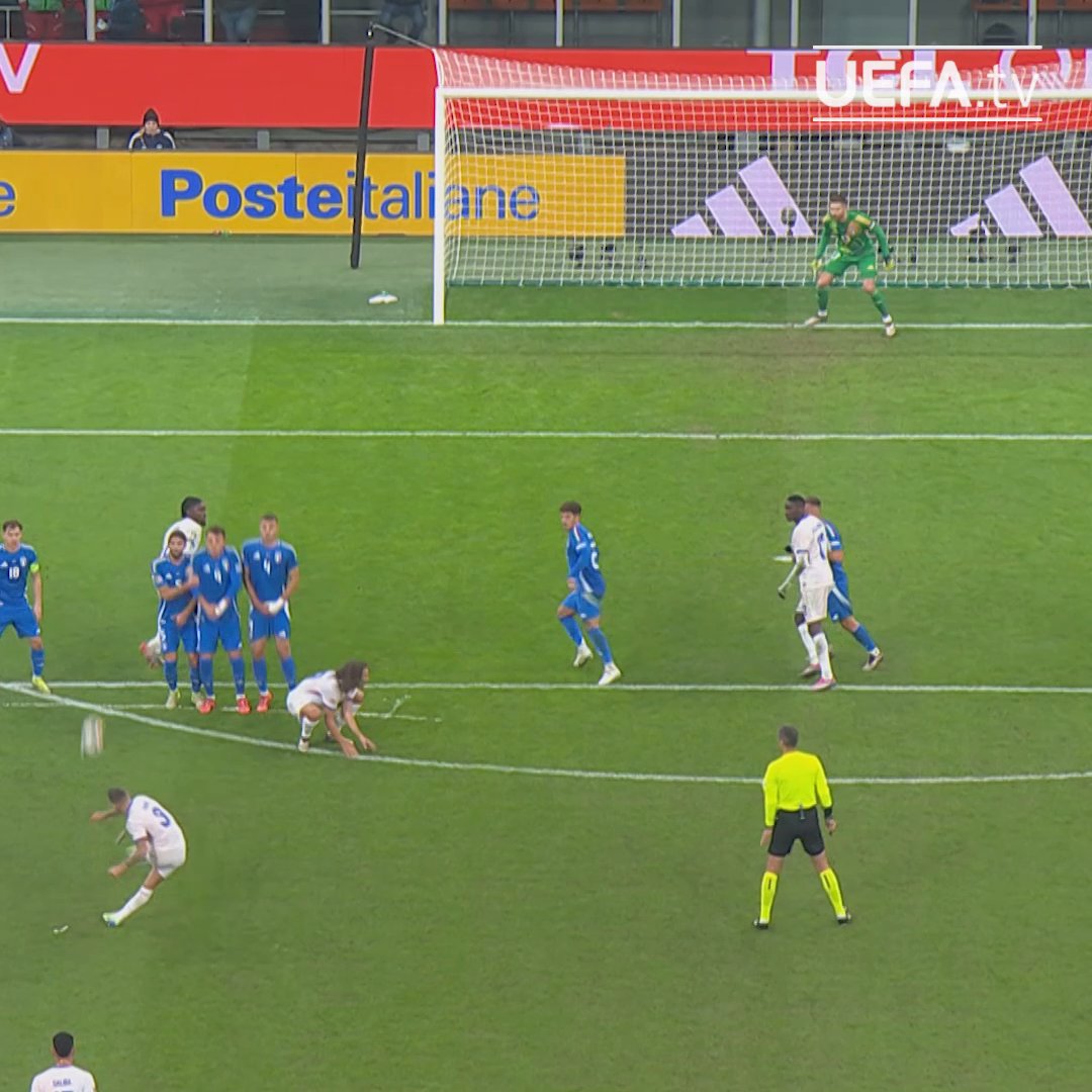 Ces angles de vue du coup franc de Lucas Digne face à l’Italie. 🇫🇷😱