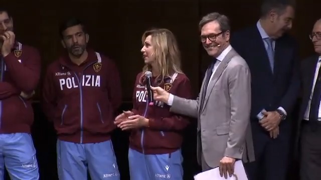 Di Francisca: "Vorrei chiedere alla Vezzali di fare pace" Vezzali: "Ti stimo come sportiva, ma umanamente non sei il massimo. Forse ne riparliamo quando imparerai a rispettare le persone"