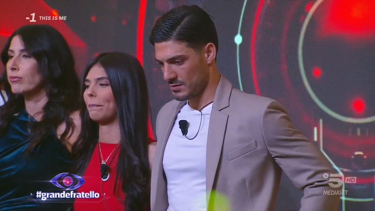 Il pubblico ha deciso che a salvarsi sono Federica e Amanda! #GrandeFratello
