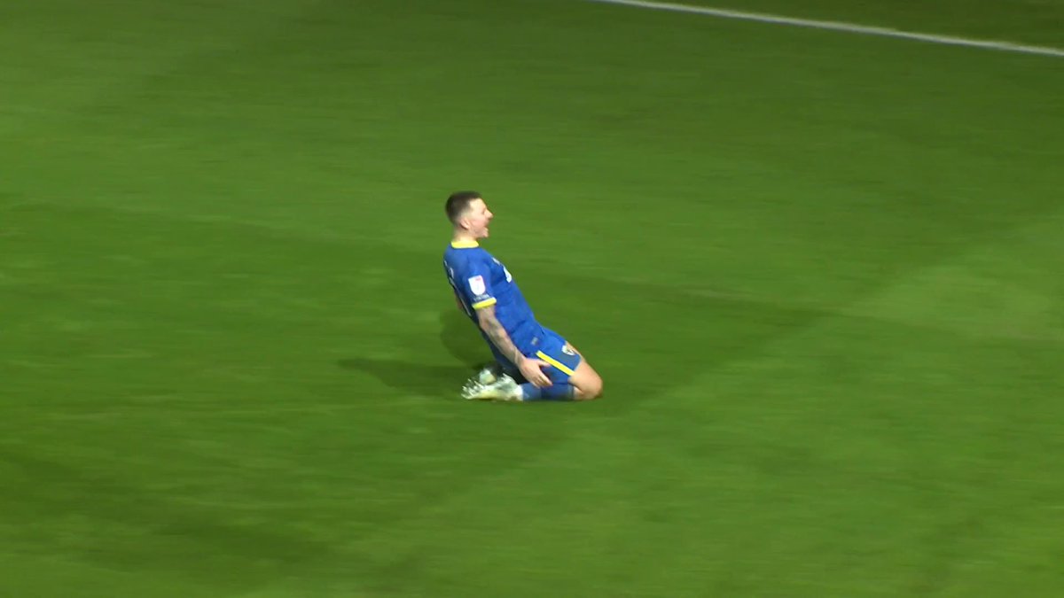 7 minutes into stoppage time and James Tilley does this to equalise 🤯