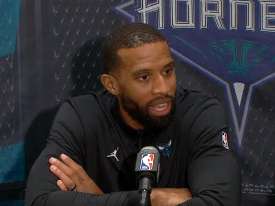 🎙️ Charles Lee: "LaMelo (Ball)'s been phenomenal for us. He's done so many good things, creating offensively and guarding." "I just thought that Tre (Mann) had a slightly better hand tonight and was helping us a little bit more on both ends of the court."