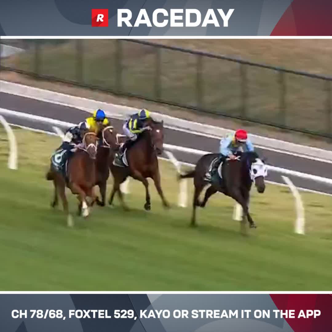 Changing Colours dominates the home straight 🙌 The short-priced favourite makes it two wins from four starts ✌️ Chris Waller Racing Damian Lane