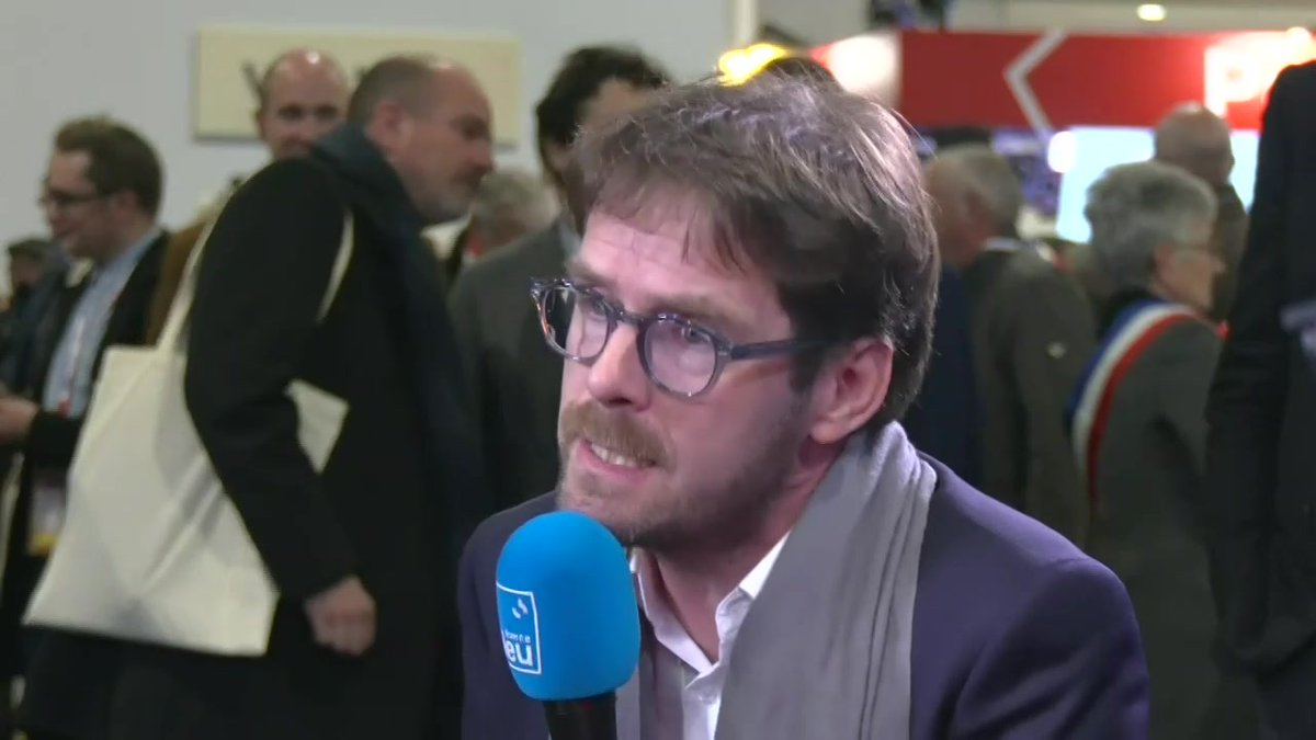 "Est-ce que c'est normal que tous les Préfets aient une résidence [...] vous croyez que les Maires ils ont ça ? Moi j'ai pas ça..." Nicolas Mayer-Rossignol Maire de Rouen au micro de Wendy B au #congresdesmaires