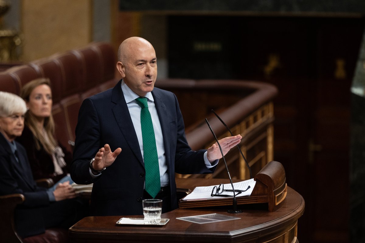 El Gobierno de España está ayudando a quienes han perdido su casa, a los autónomos, a las empresas y a todas las personas afectadas, con 14.000M€. 🌹 Ustedes, señorías del Partido Popular, sigan con sus mentiras, que nosotros seguiremos con los ciudadanos. 🏛️ Alejandro Soler /❤
