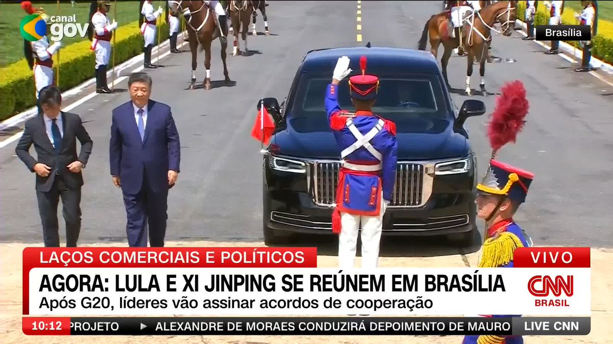 🚨VEJA: Xi Jinping é recebido com tapete vermelho pelo presidente Lula no Palácio da Alvorada; China é o maior parceiro comercial do Brasil.