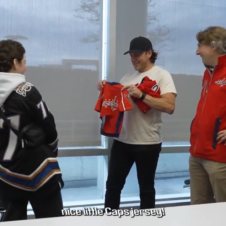If you thought this moment couldn't get any more wholesome, Osh made sure to bring not only a jersey for Kalen, but also her corgi named Oshie