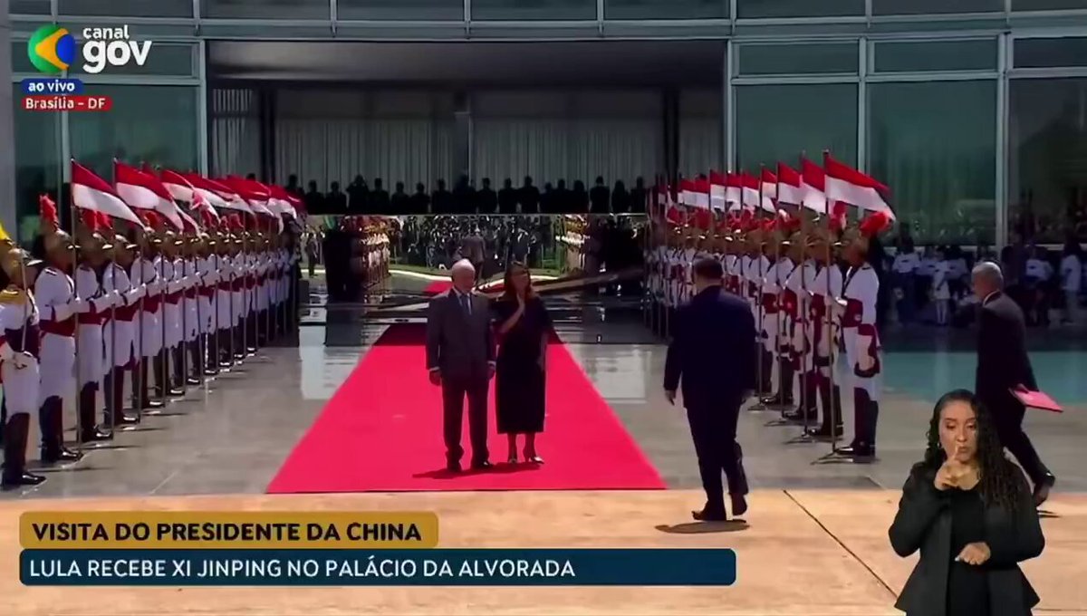 A Janja meio que atrapalha os protocolos. Parece que o Presidente Chinês saiu de perto dela??🙈🙊 Confere produção?
