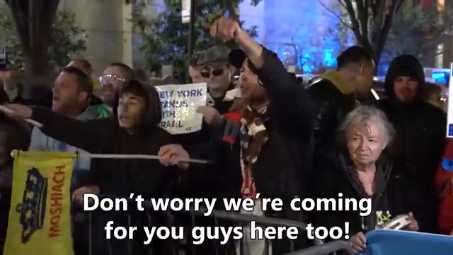 🚨"Free pagers, free pagers" and "Gaza Gaza, hey hey, Goodbye!" pro-Israel zionists yelled and taunted at pro-Palestinian protesters as the two sides clashed outside a land auction of Palestinian land in NYC. Via Jon Farina