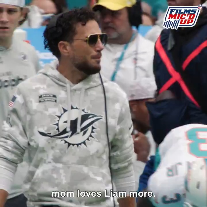 "Mom loves Liam more!" Mike McDaniel messed with the Eichenberg brothers when they played each other last week 😂