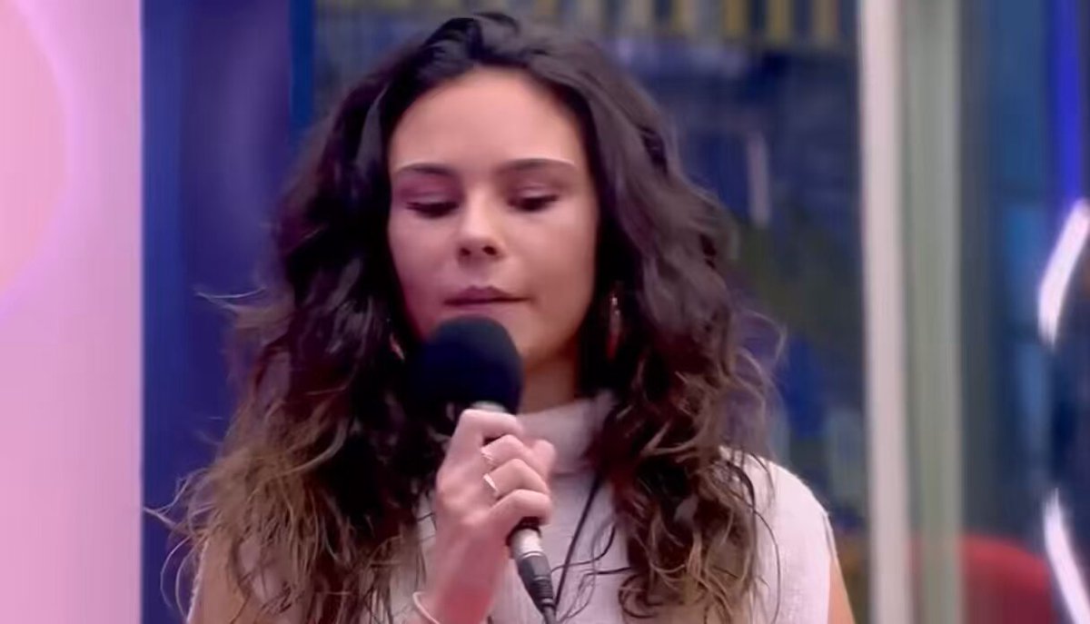 Nerea: Yo creo que Manu se ha dejado influenciar mucho por Laura. Laura se acercó a Maica y Daniela, Manu al ver eso hizo lo mismo. Ahora Laura no se acerca a ellas y él hace lo mismo UFFF LA AMO REAL #GH20N #GH21N