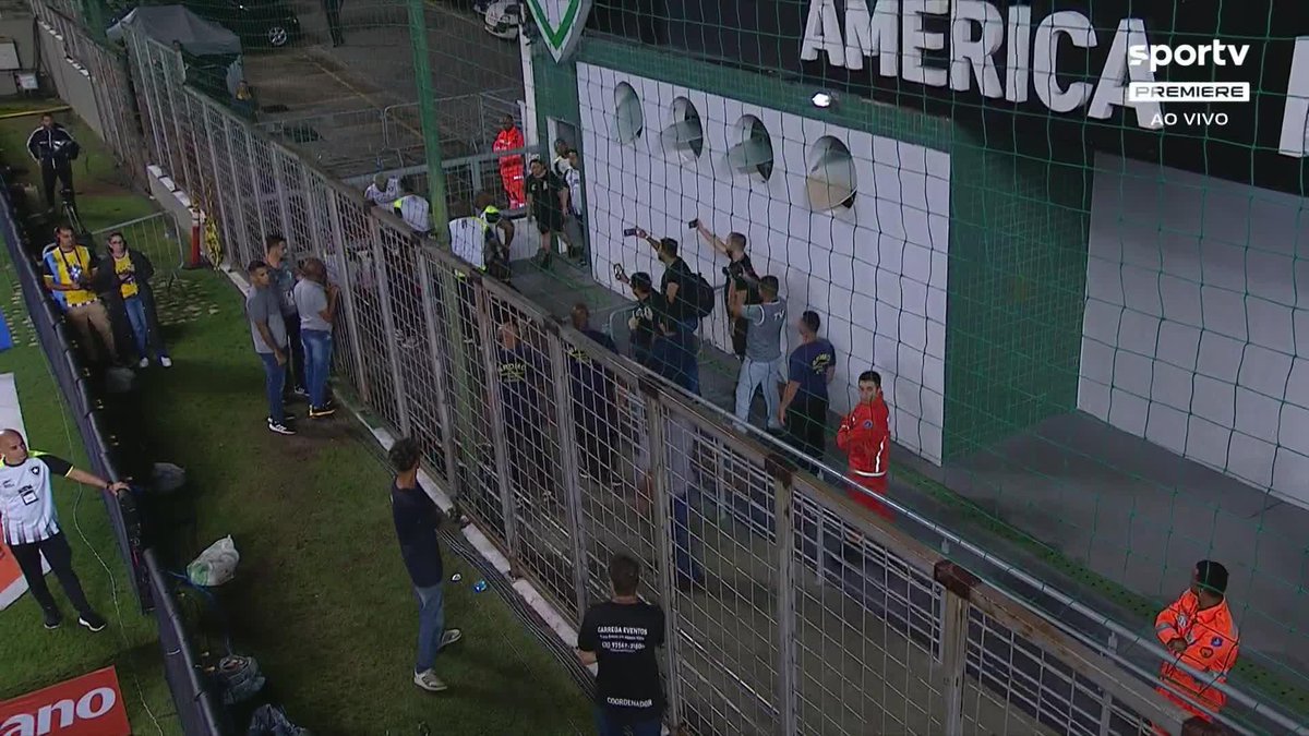 Todo mundo concorda que o câmera foi o craque da partida, certo? Kkkkkk