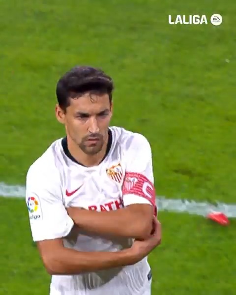 ❤ 𝐄𝐉𝐄𝐌𝐏𝐋𝐎 de sevillanía. 🌟 𝐋𝐄𝐘𝐄𝐍𝐃𝐀 del Ramón Sánchez-Pizjuán. 🎂 ¡Feliz cumpleaños, Jesús Navas! 🎂 #LALIGAEASPORTS